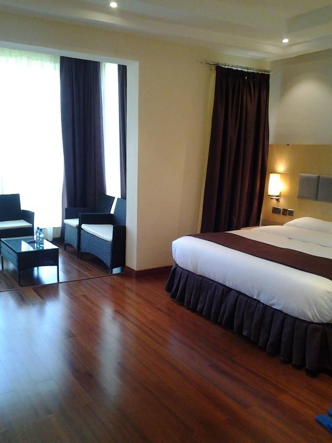 Three Steers Hotel Meru Exterior foto